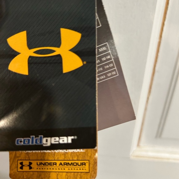 Under Armour top - Picture 2 of 4